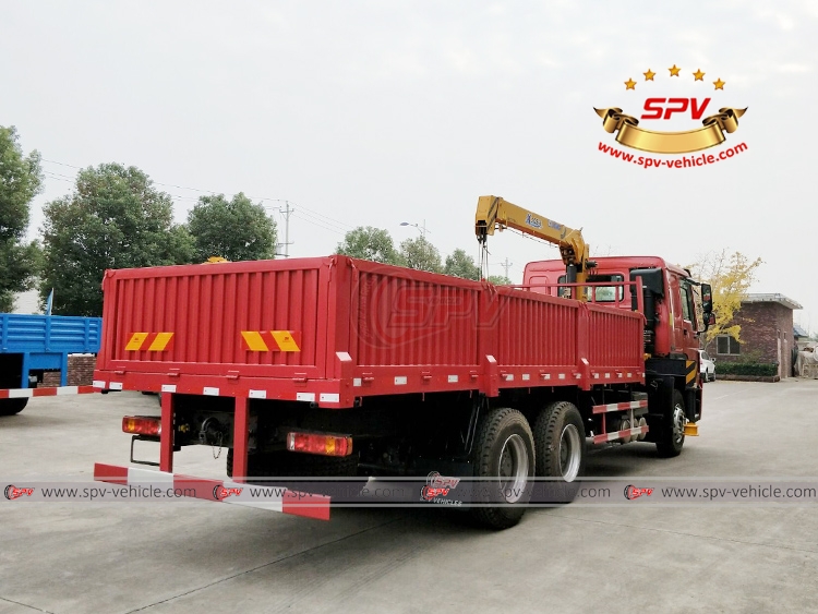 Cargo Truck With Crane  Sinotruk - RB